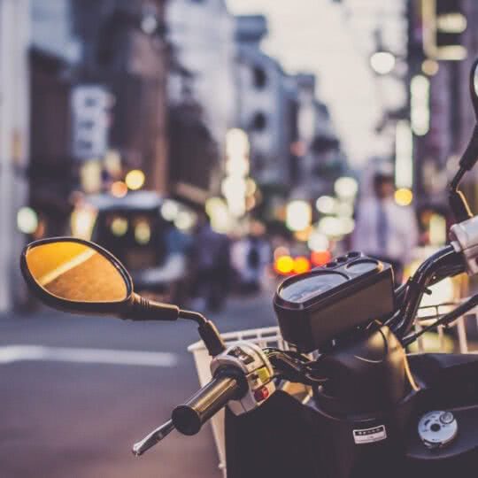 Guardar dinheiro para comprar moto: o que preciso saber